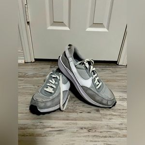 Nike white and grey men’s running shoes I Size 11.5 I Good condition.